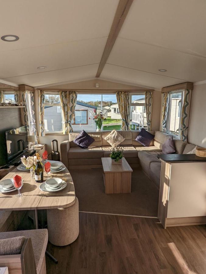 فندق Sleeps 6 Modern And Bright Caravan Littlesea Haven ويموث المظهر الخارجي الصورة